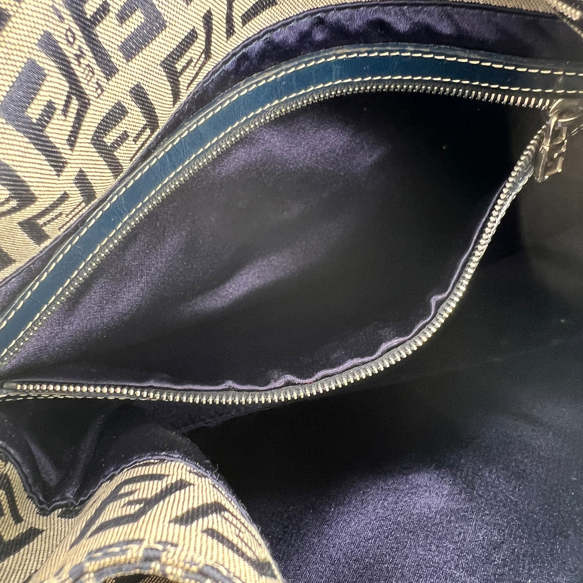 Fendi Navy Shoulder Bags A-18911