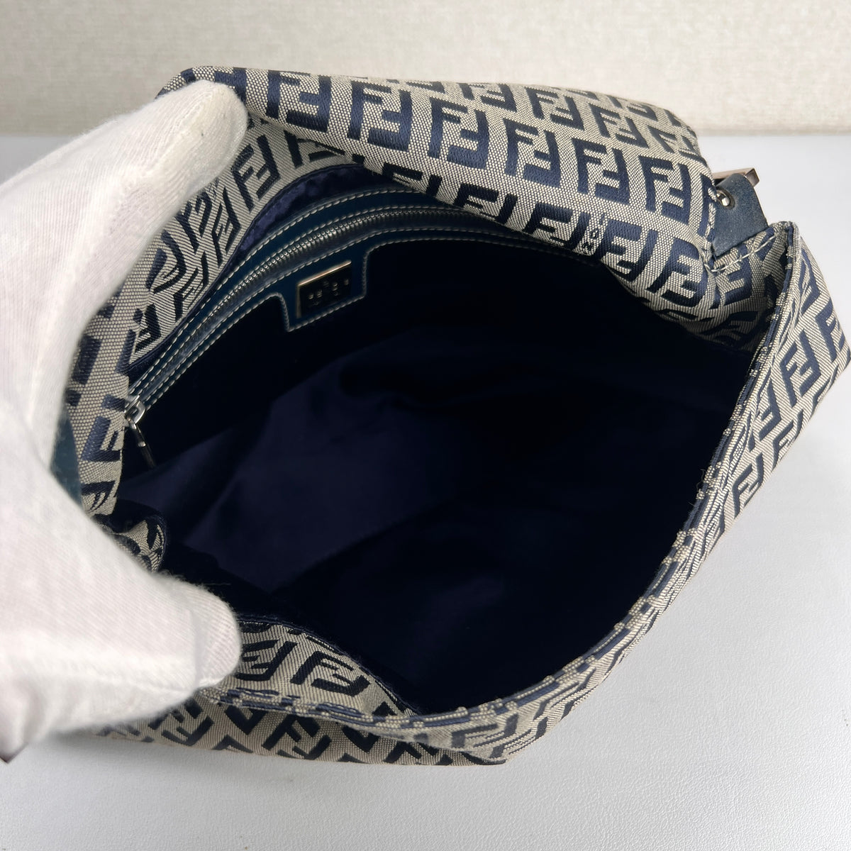 Fendi Navy Shoulder Bags A-18911