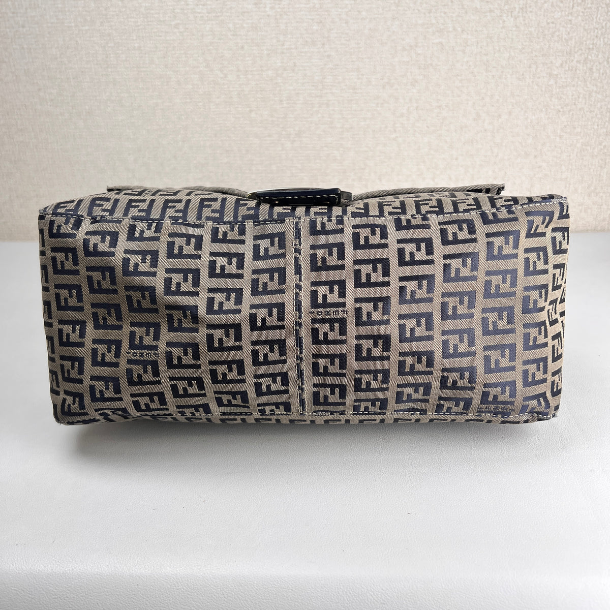 Fendi Navy Shoulder Bags A-18911