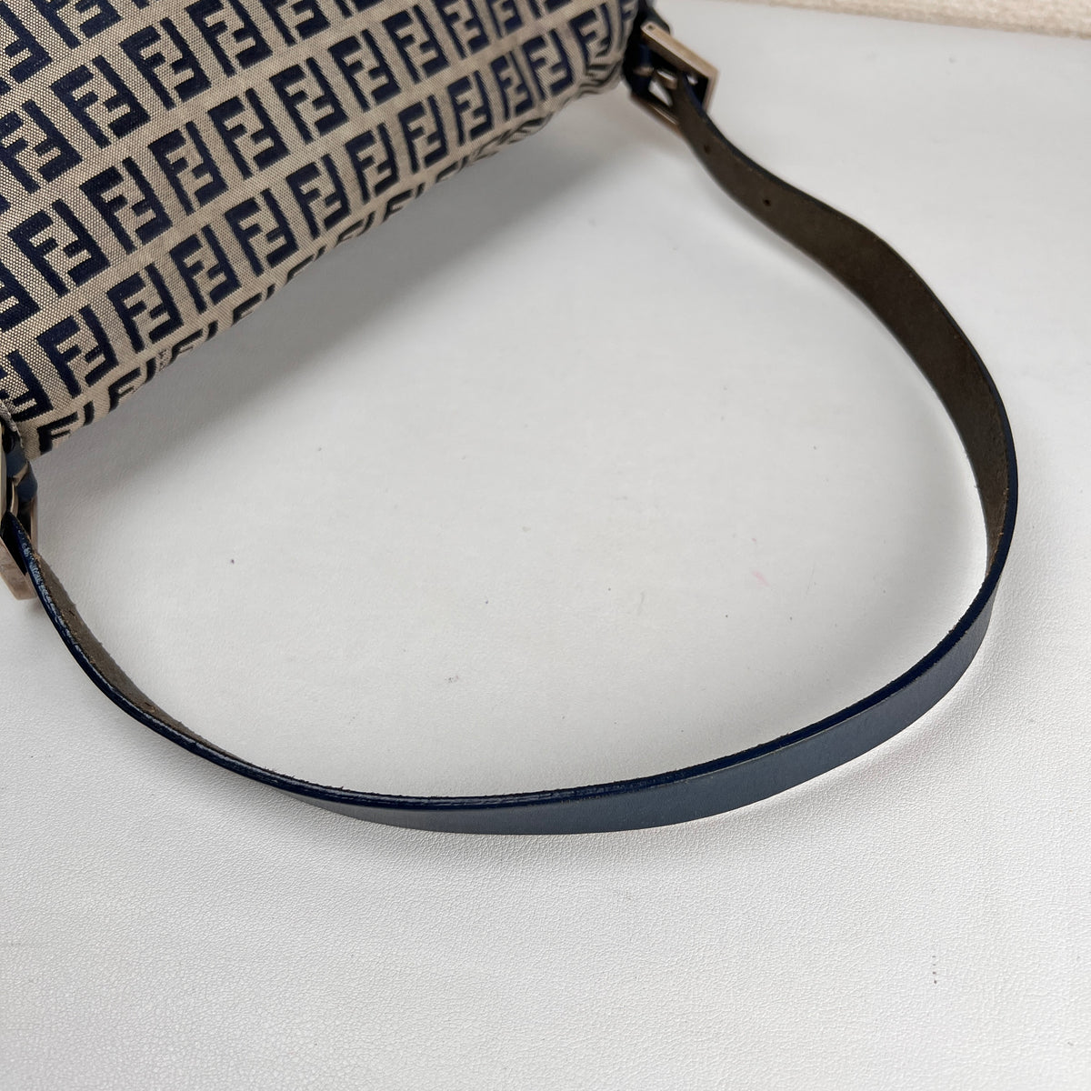 Fendi Navy Shoulder Bags A-18911