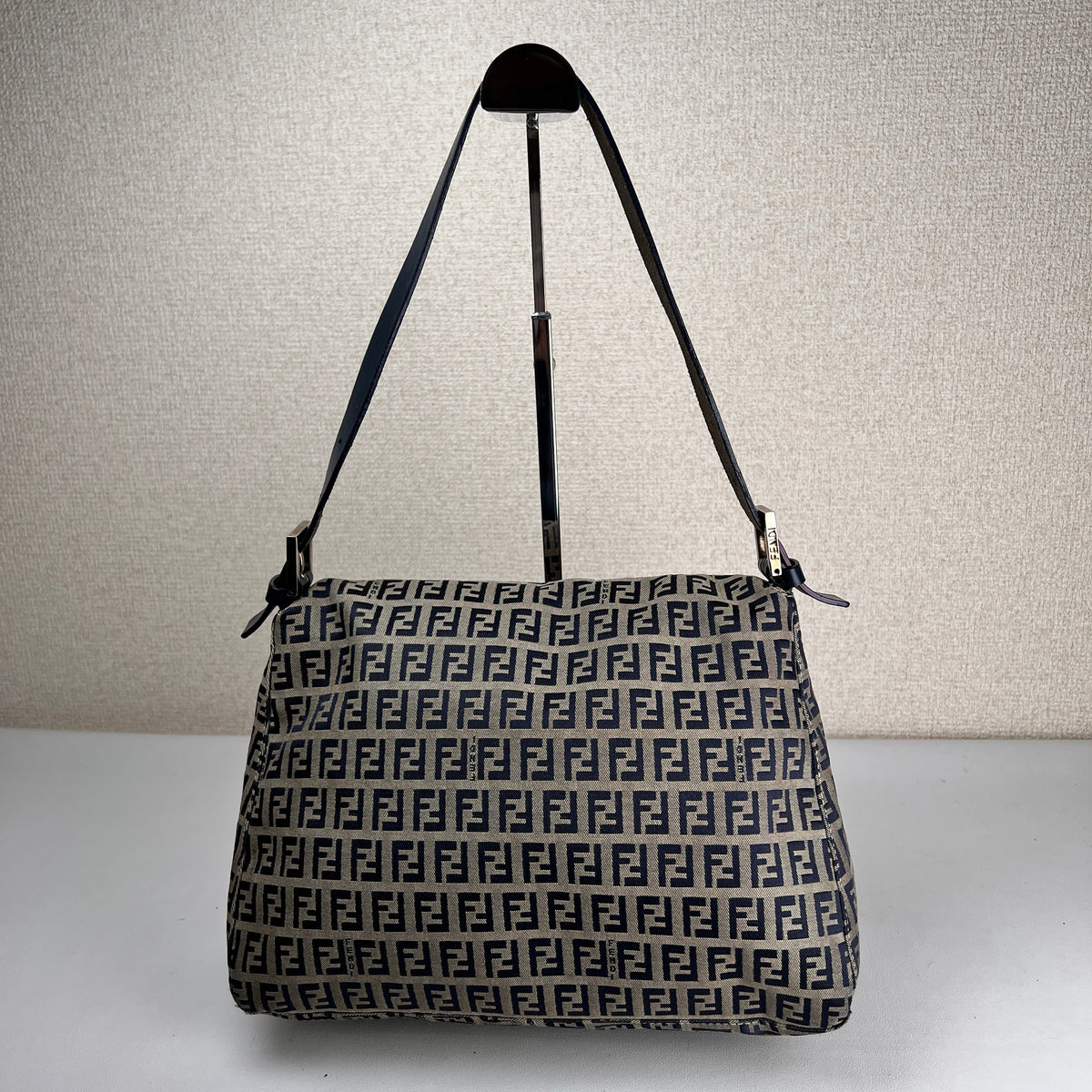Fendi Navy Shoulder Bags A-18911