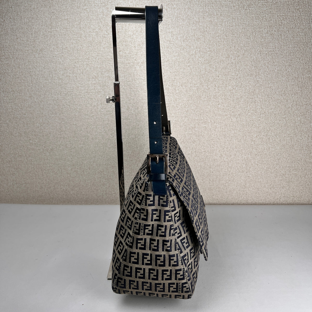 Fendi Navy Shoulder Bags A-18911