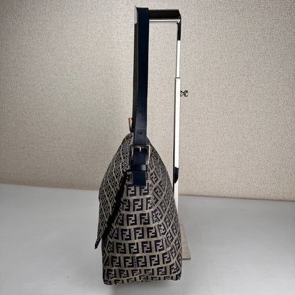 Fendi Navy Shoulder Bags A-18911