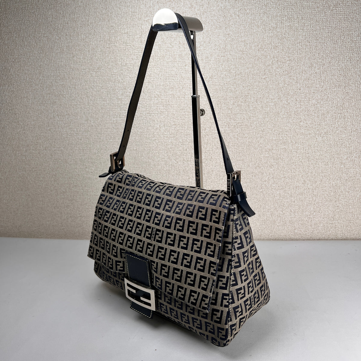 Fendi Navy Shoulder Bags A-18911
