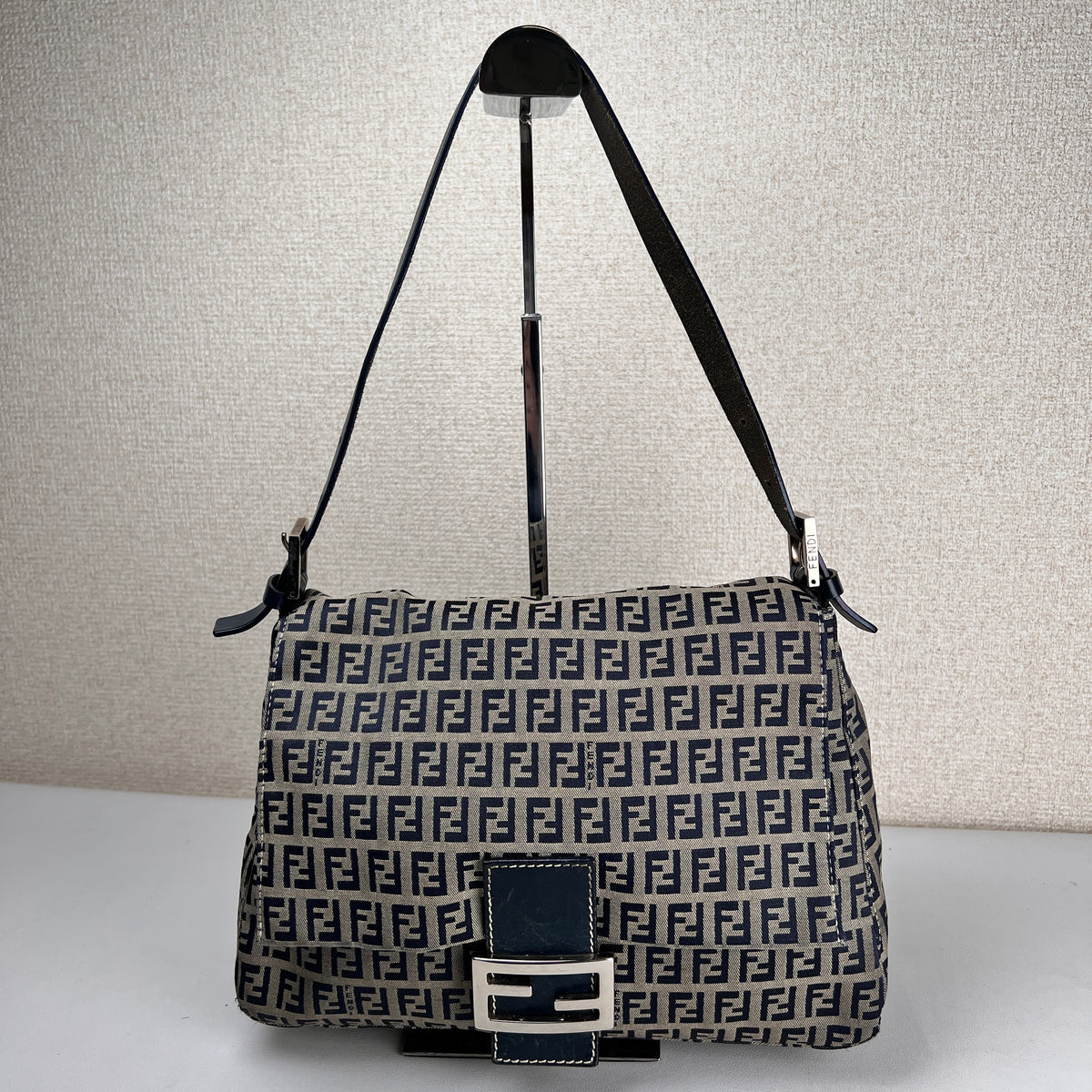 Fendi Navy Shoulder Bags A-18911