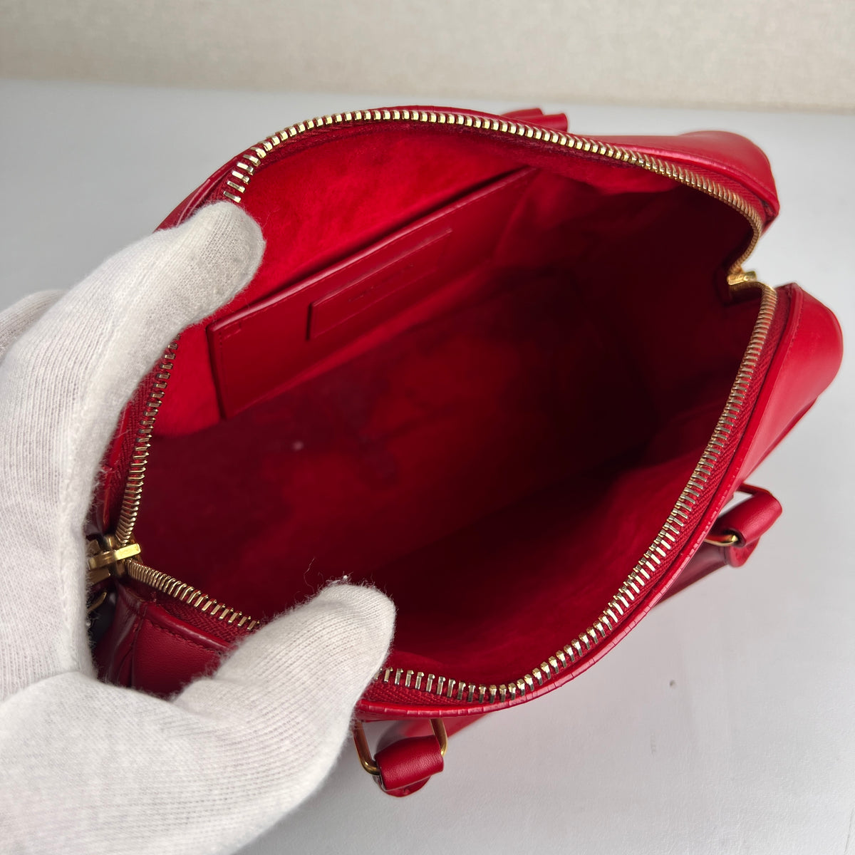 Saint Laurent Red Shoulder Bags A-18924