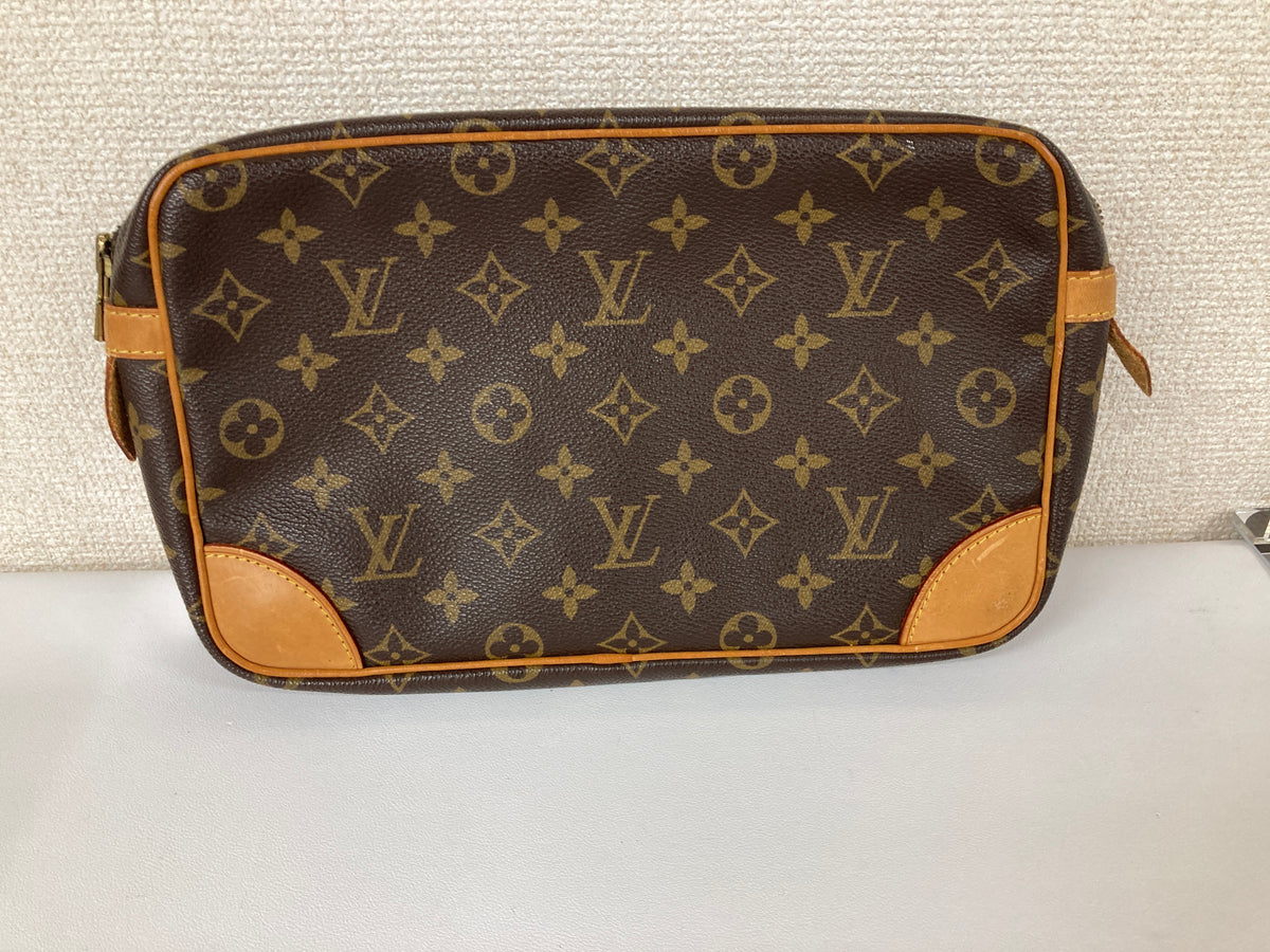 Louis Vuitton Brown A-18929