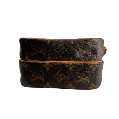 Louis Vuitton Brown Shoulder Bags A-18972