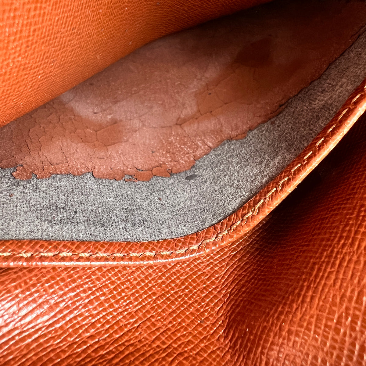 Louis Vuitton Brown Shoulder Bags A-18972