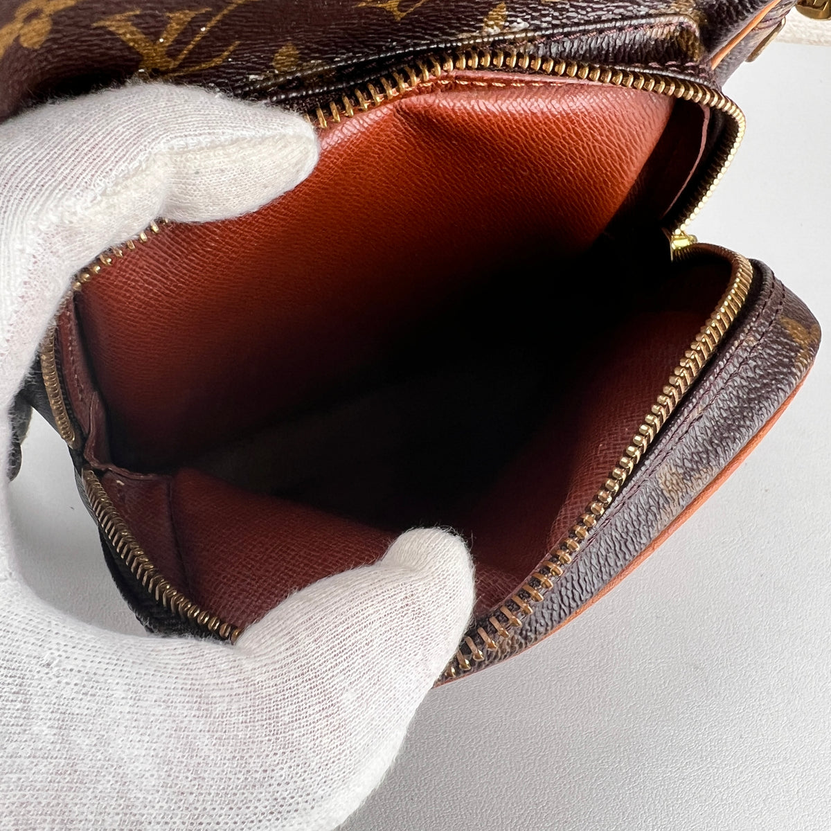 Louis Vuitton Brown Shoulder Bags A-18972