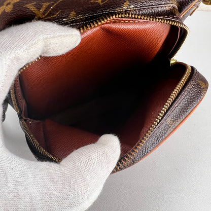Louis Vuitton Brown Shoulder Bags A-18972