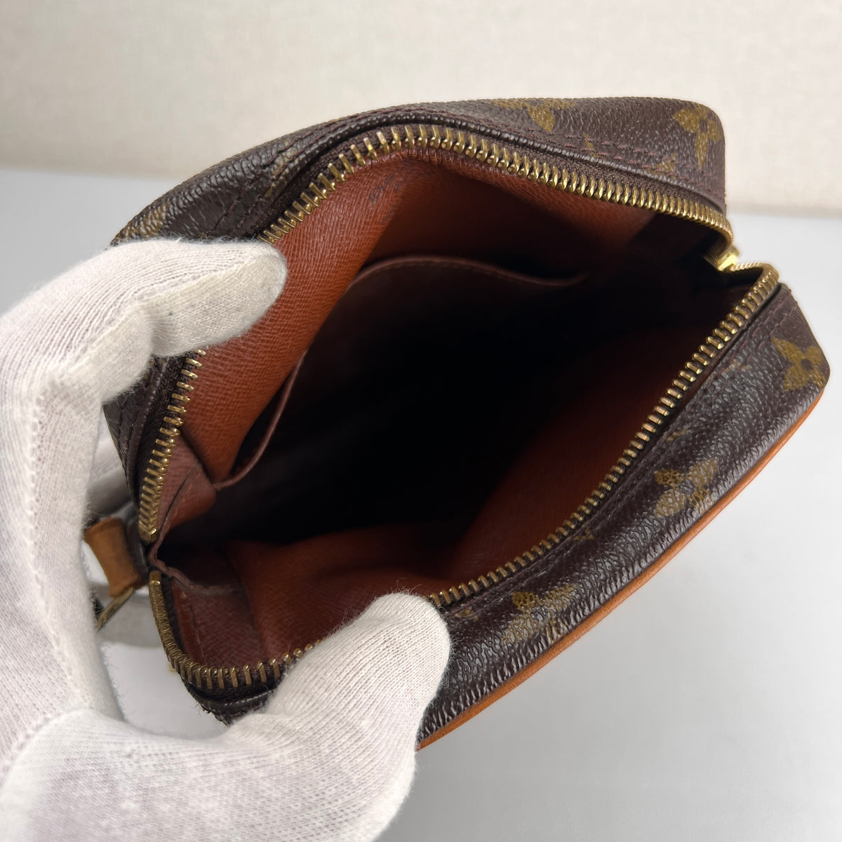 Louis Vuitton Brown Shoulder Bags A-18972
