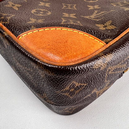 Louis Vuitton Brown Shoulder Bags A-18972