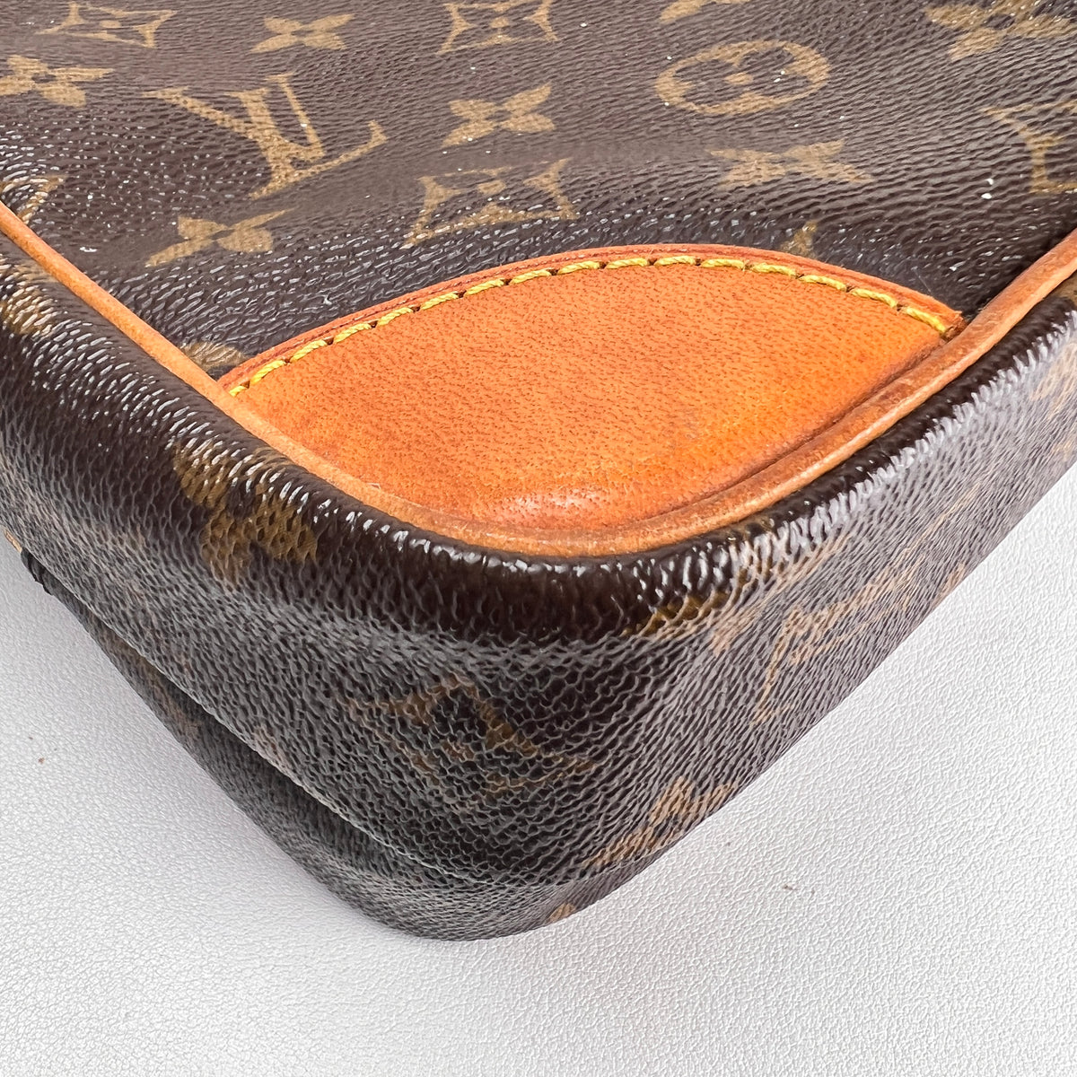 Louis Vuitton Brown Shoulder Bags A-18972