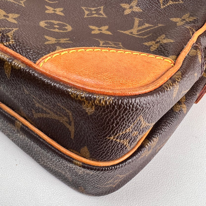 Louis Vuitton Brown Shoulder Bags A-18972