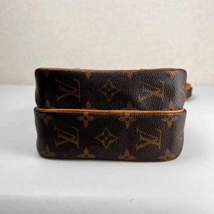 Louis Vuitton Brown Shoulder Bags A-18972