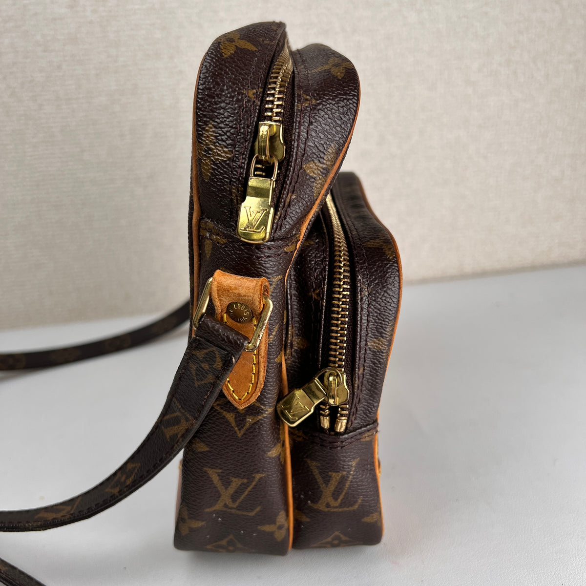 Louis Vuitton Brown Shoulder Bags A-18972