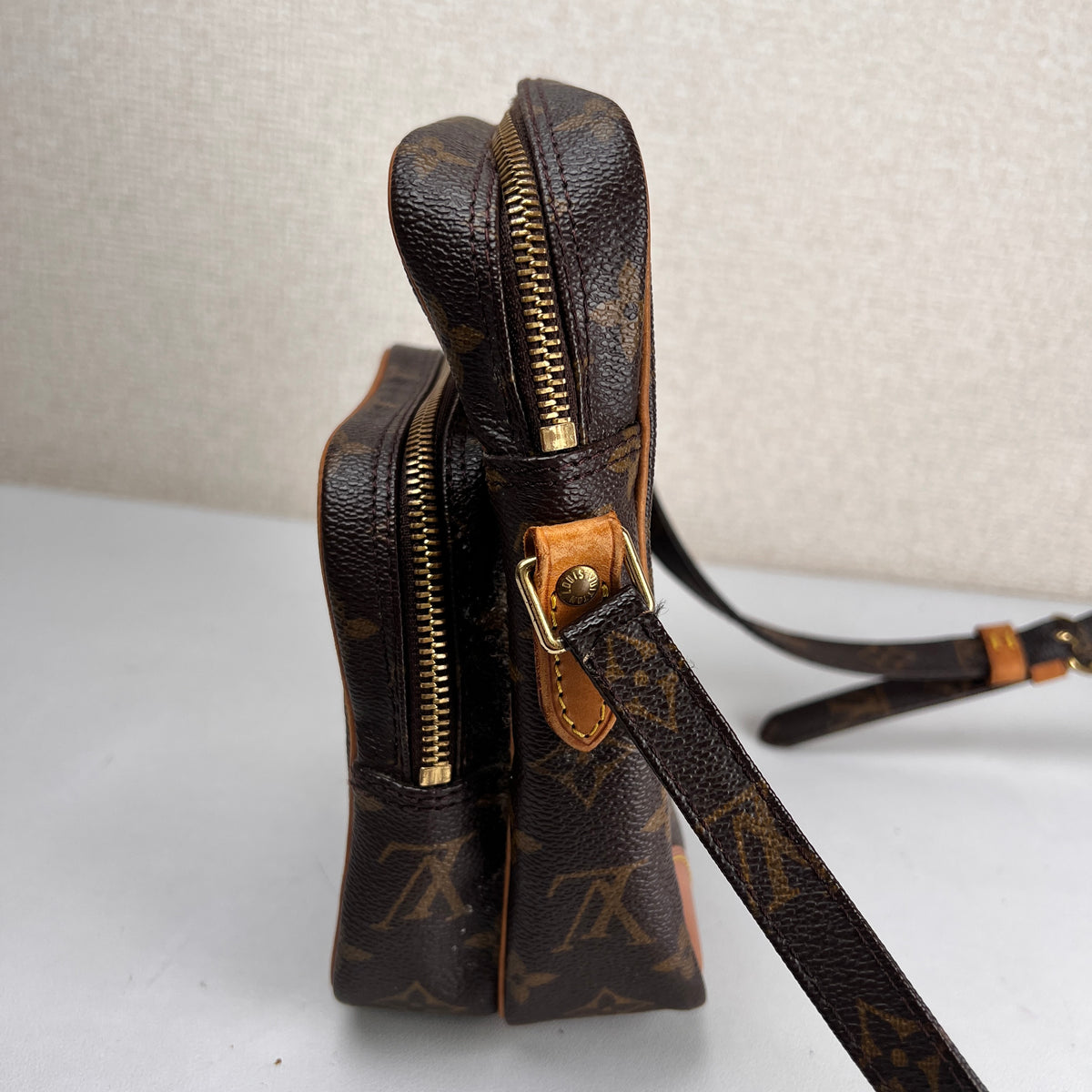 Louis Vuitton Brown Shoulder Bags A-18972