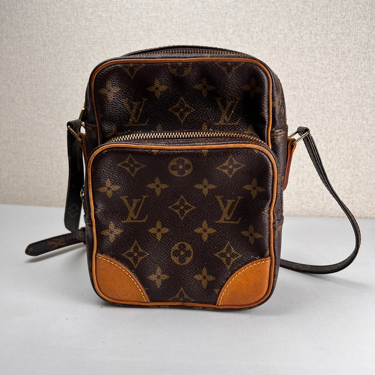 Louis Vuitton Brown Shoulder Bags A-18972