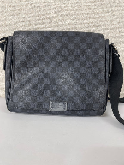 Louis Vuitton Black Shoulder Bags A-18974