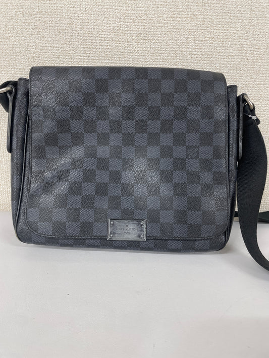 Louis Vuitton Black Shoulder Bags A-18974