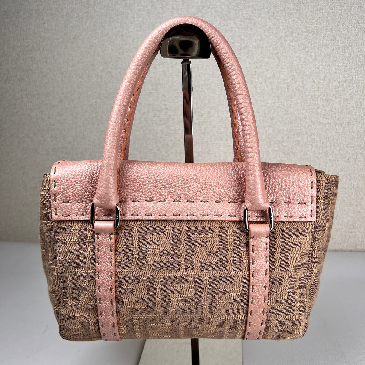 Fendi Pink Tote Bags A-18998