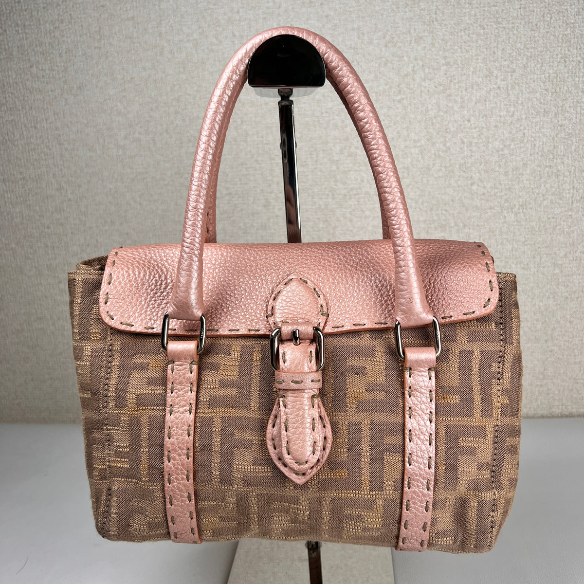 Fendi Pink Tote Bags A-18998