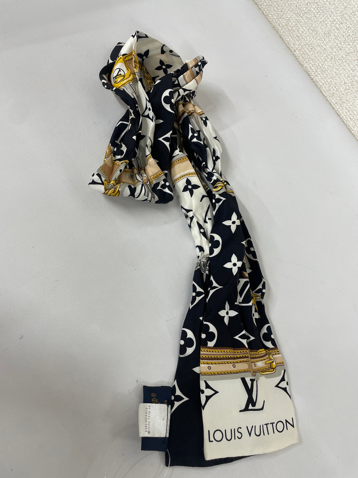 Louis Vuitton Multicolor Scarves A-19001