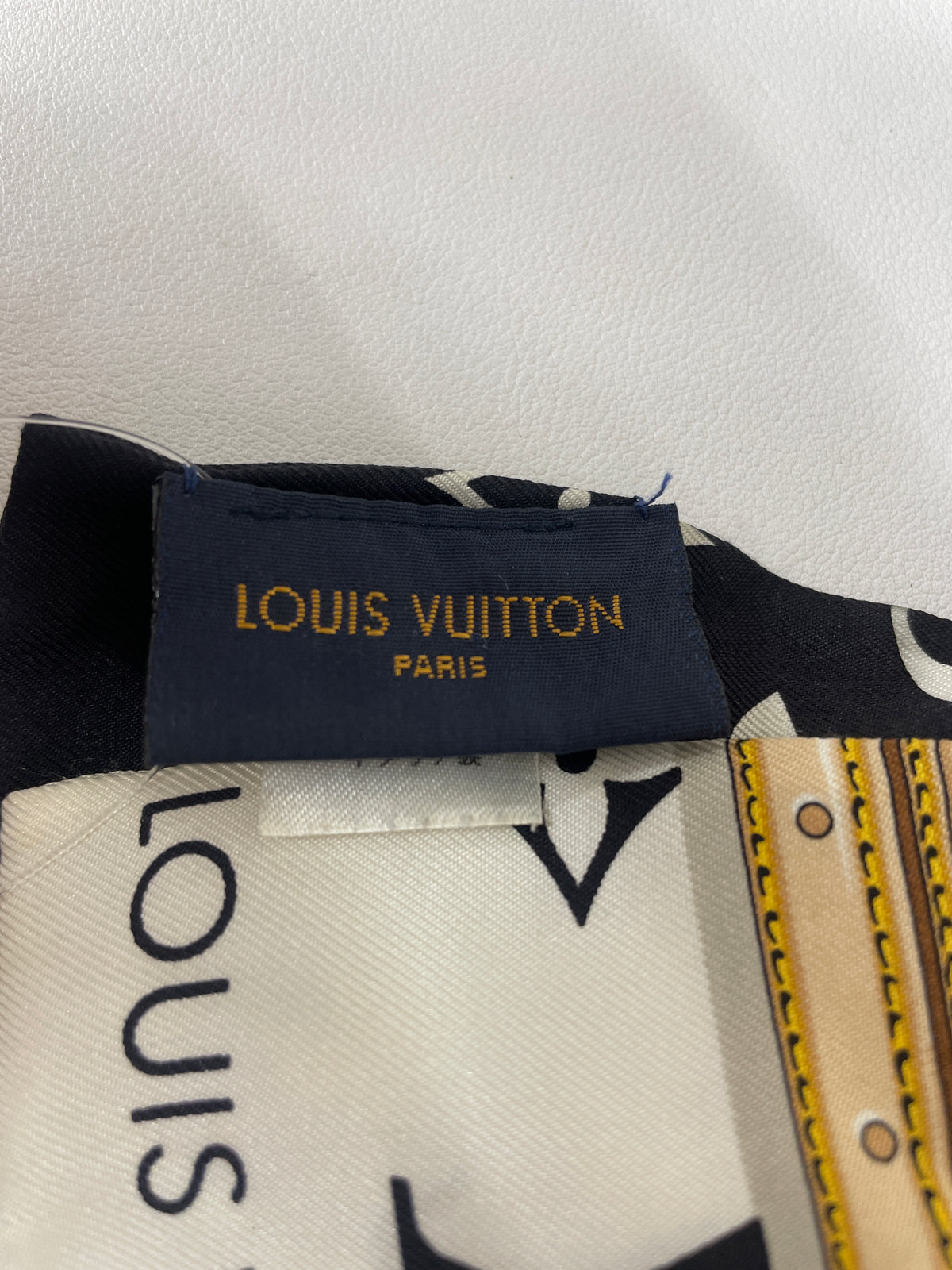 Louis Vuitton Multicolor Scarves A-19001