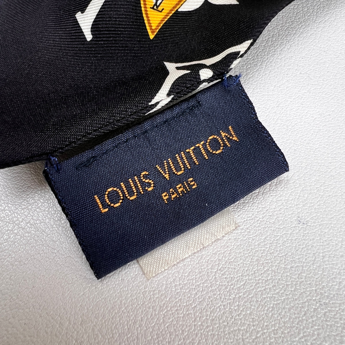 Louis Vuitton Multicolor Scarves A-19001