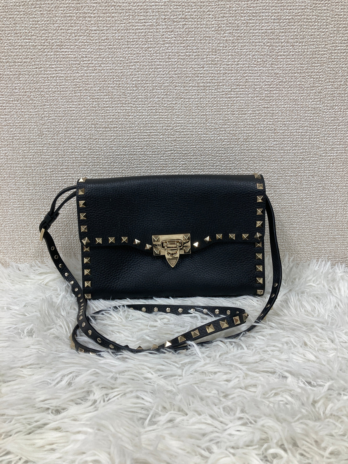 Valentino Black Shoulder Bags A-19018
