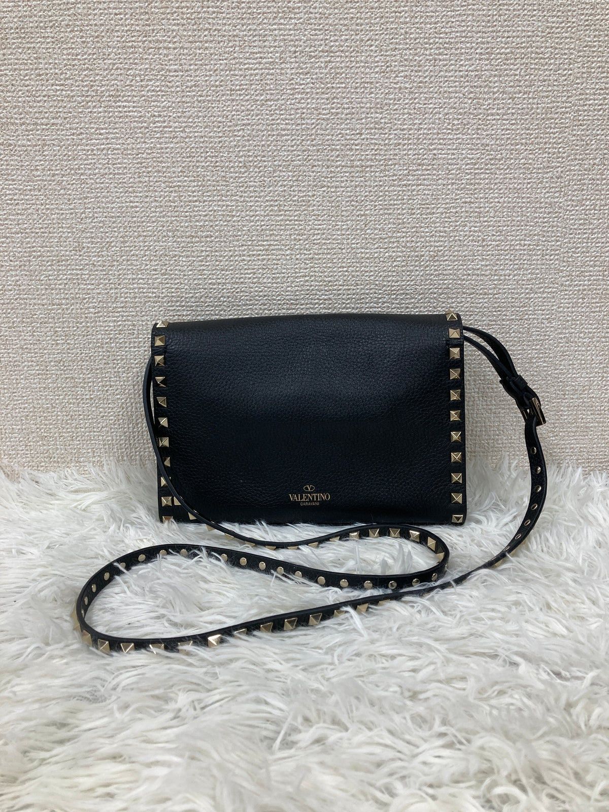 Valentino Black Shoulder Bags A-19018