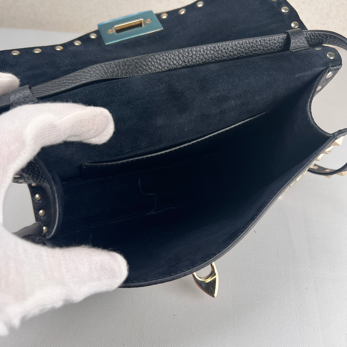 Valentino Black Shoulder Bags A-19018