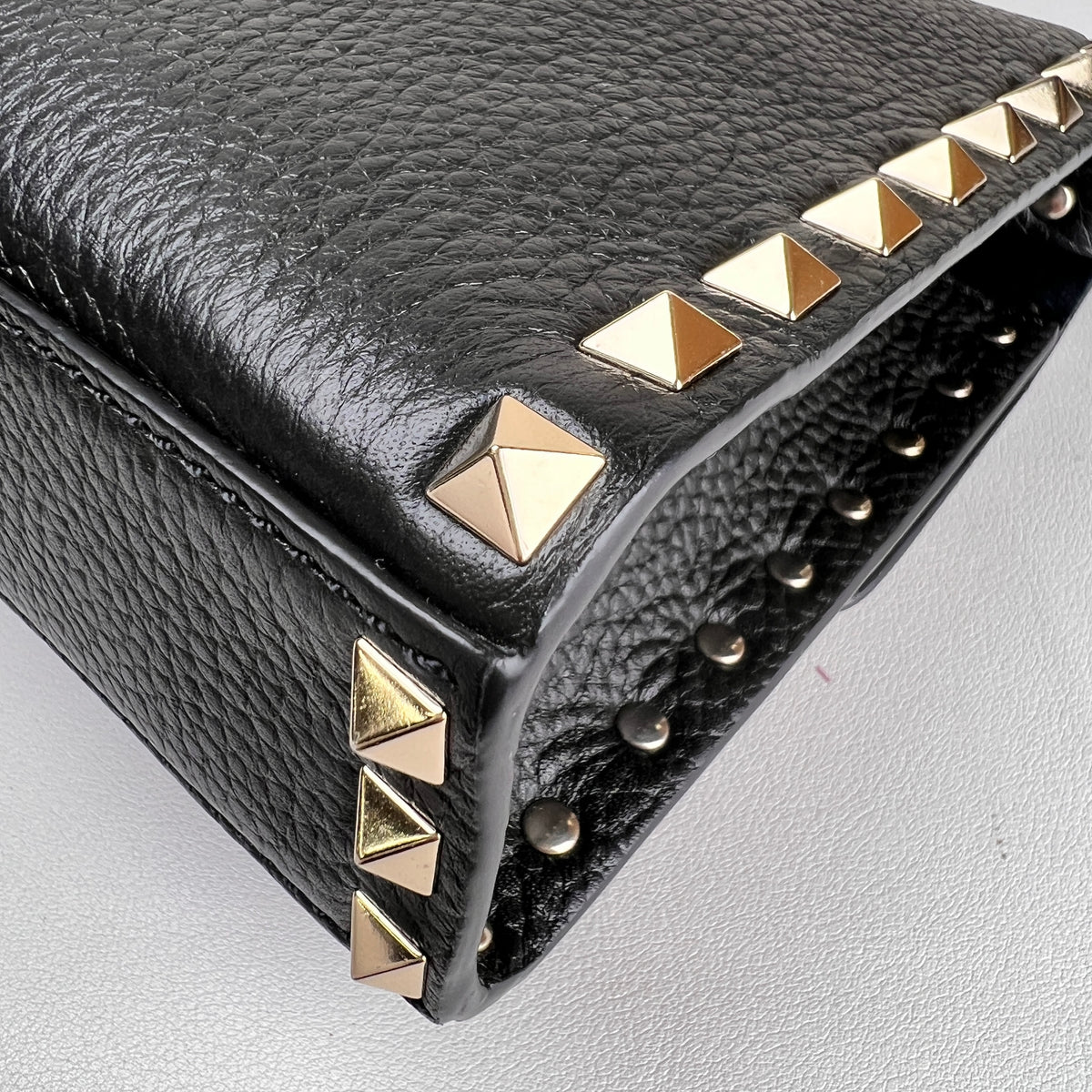 Valentino Black Shoulder Bags A-19018