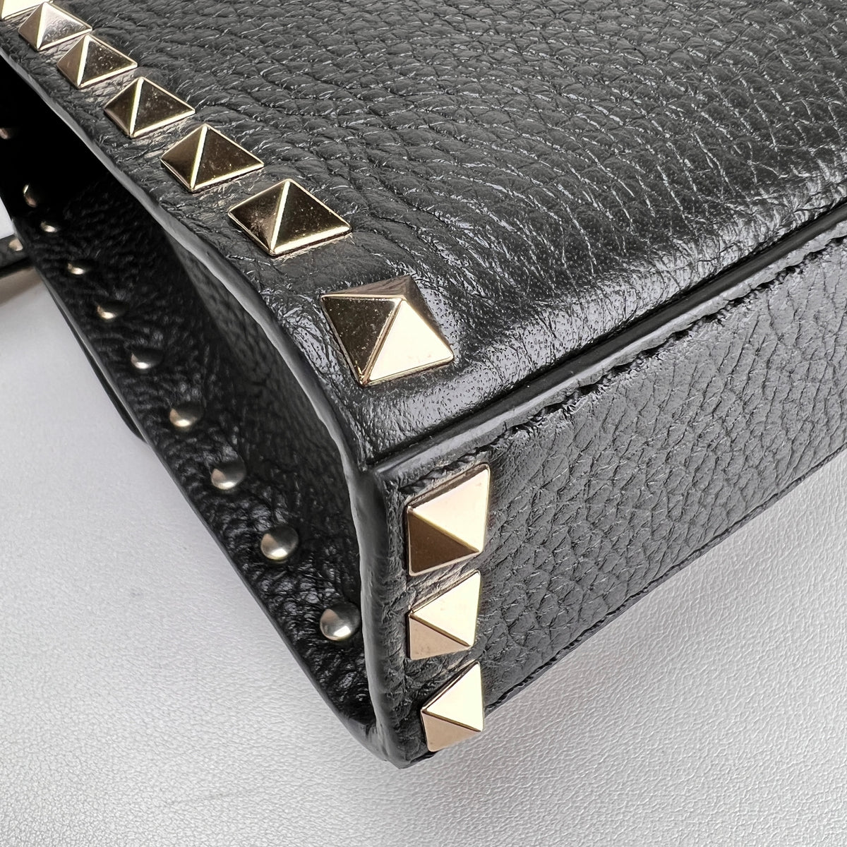 Valentino Black Shoulder Bags A-19018