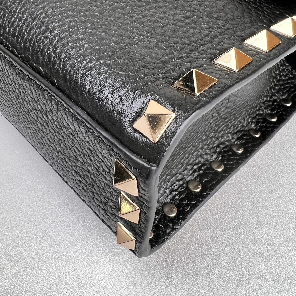 Valentino Black Shoulder Bags A-19018