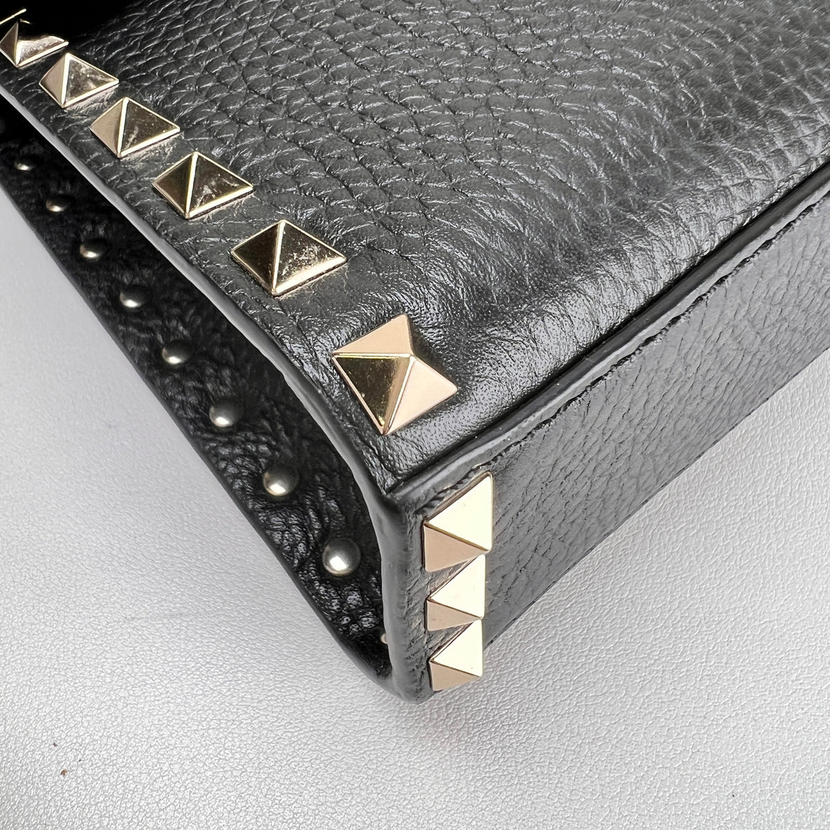 Valentino Black Shoulder Bags A-19018