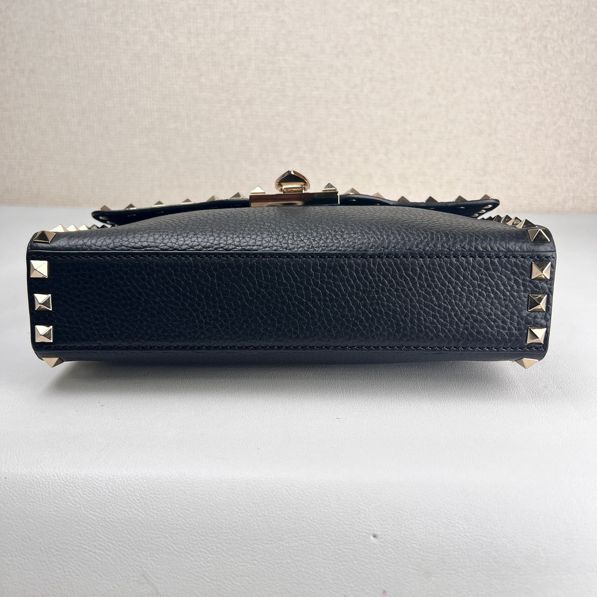 Valentino Black Shoulder Bags A-19018