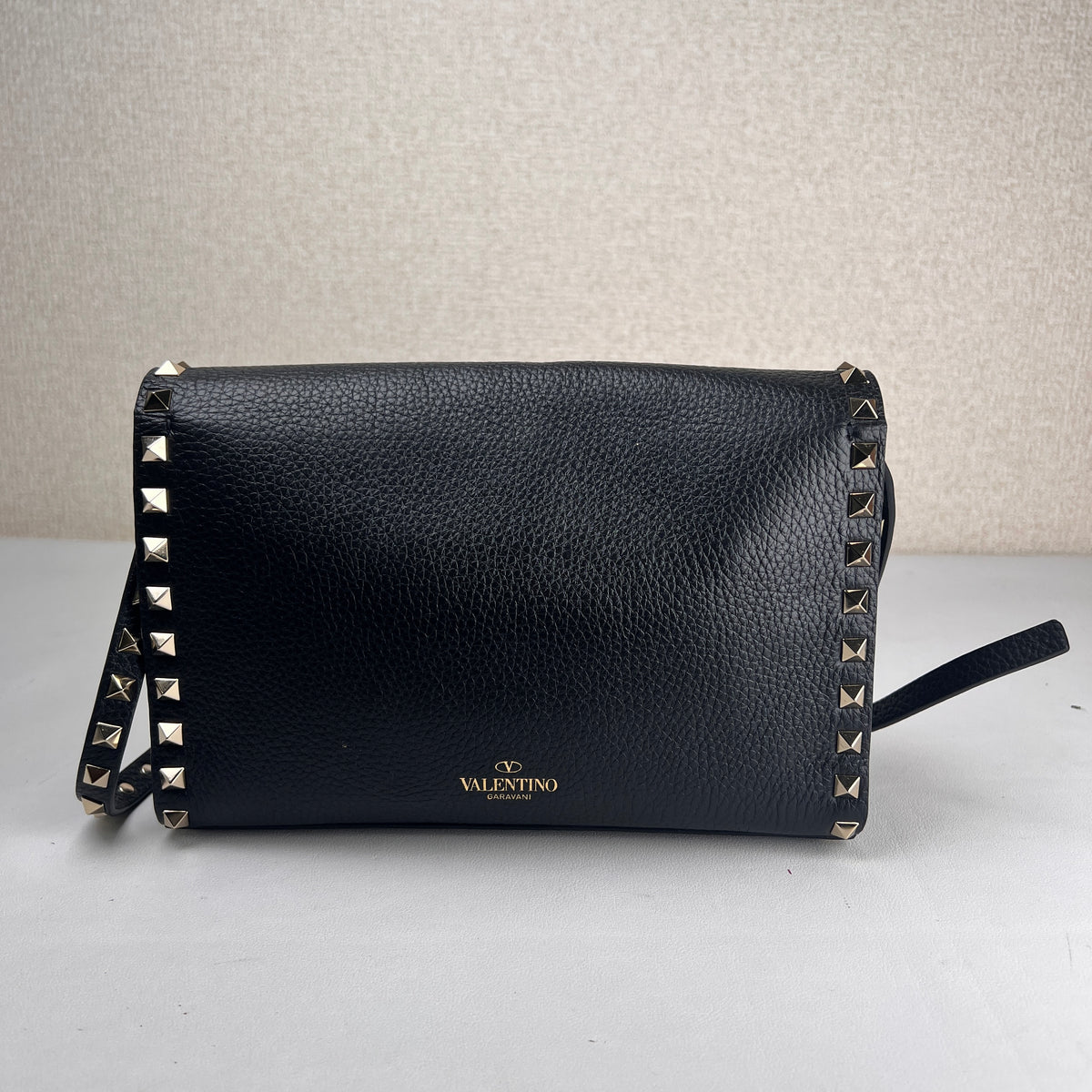 Valentino Black Shoulder Bags A-19018
