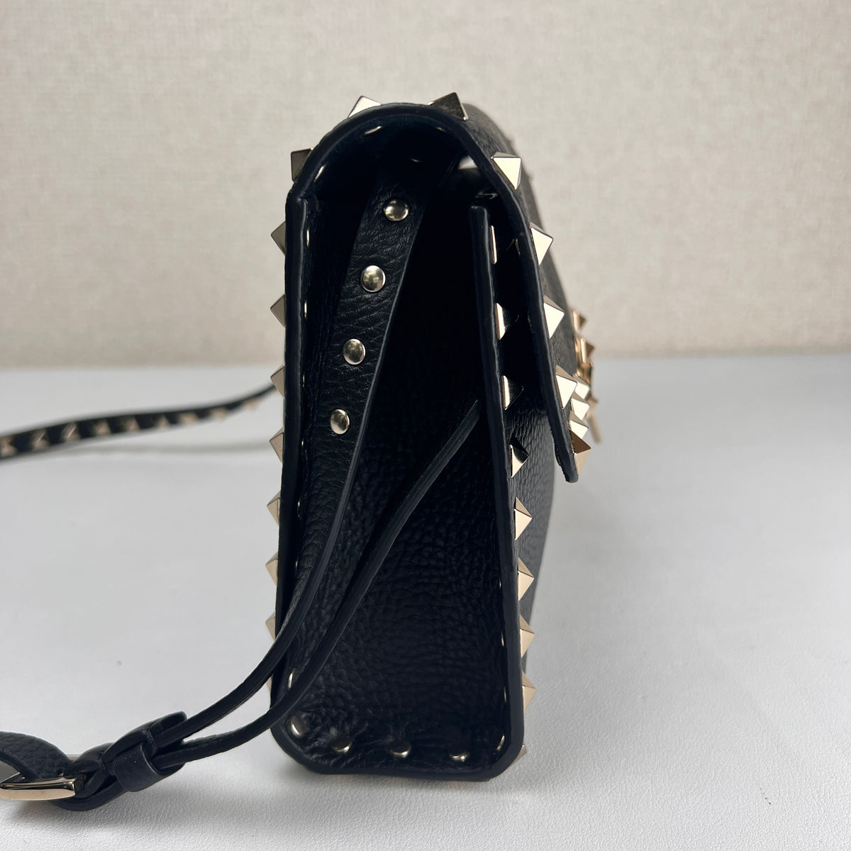 Valentino Black Shoulder Bags A-19018