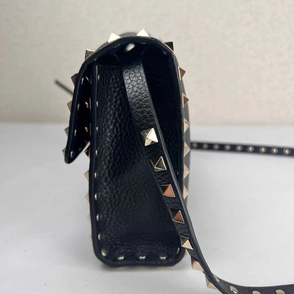 Valentino Black Shoulder Bags A-19018