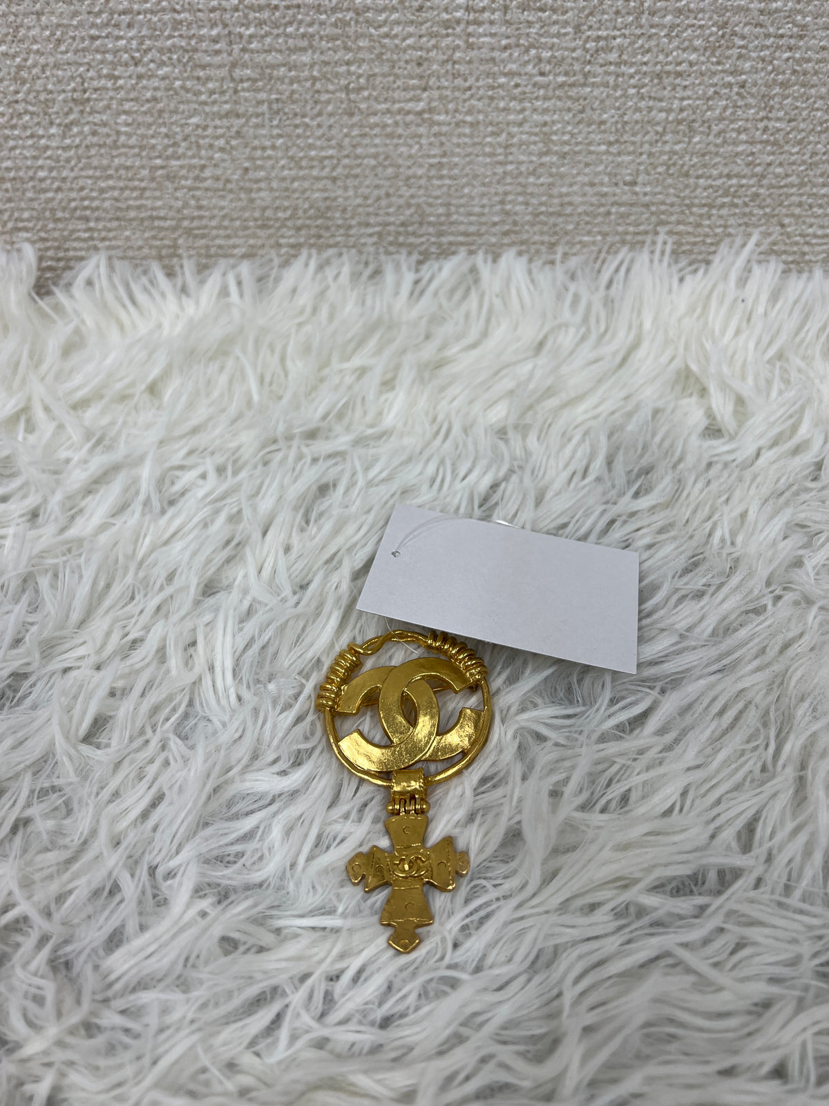 Chanel Gold Brooches A-19038