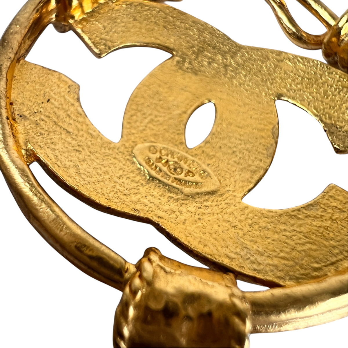 Chanel Gold Brooches A-19038