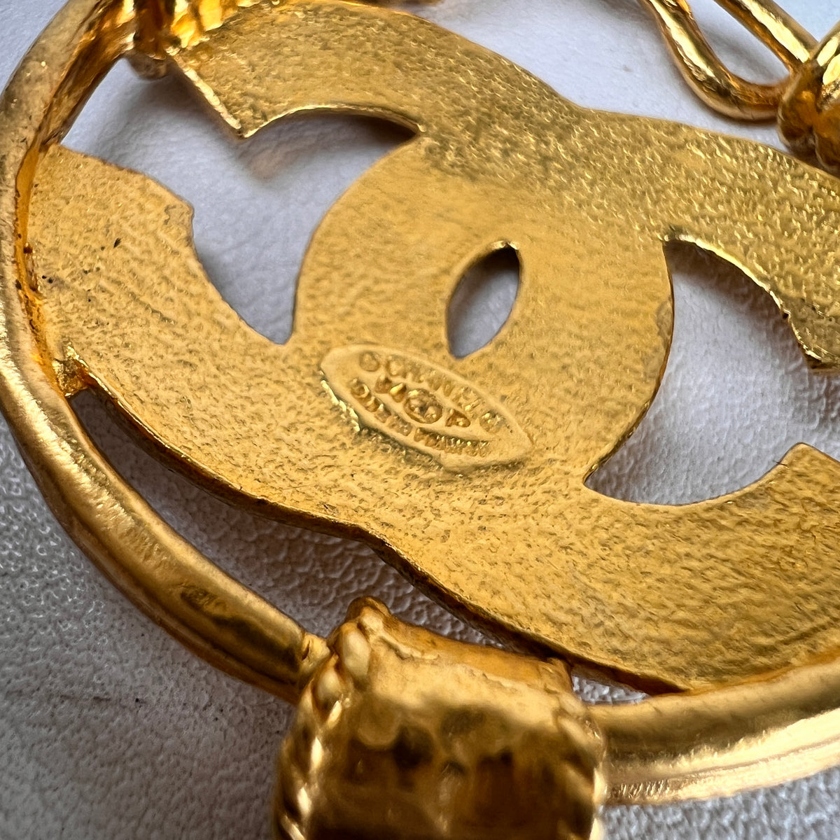 Chanel Gold Brooches A-19038