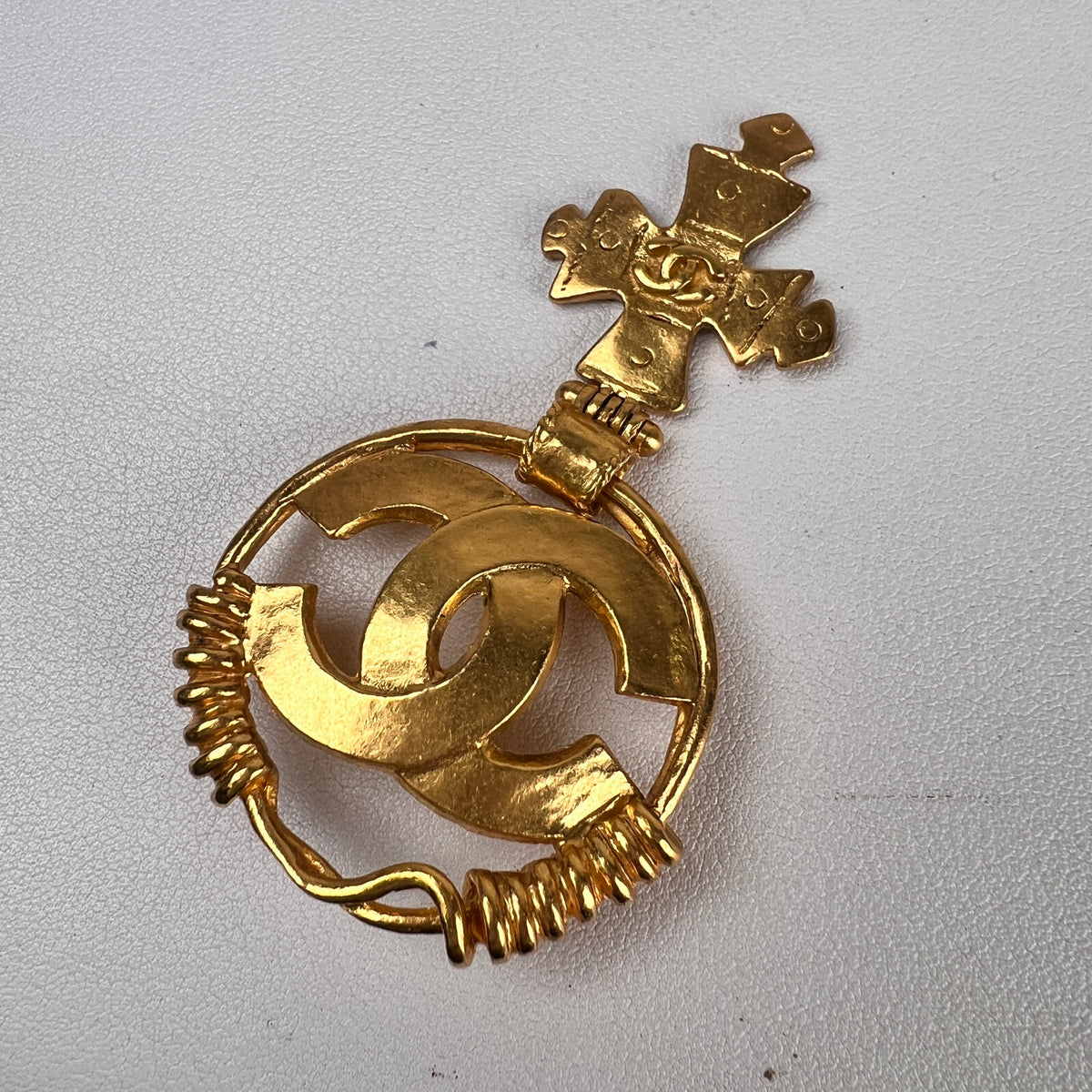 Chanel Gold Brooches A-19038