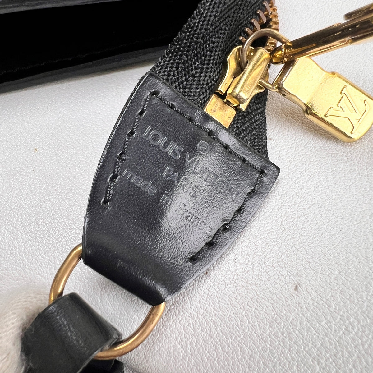 Louis Vuitton Black Handle Bags A-19042