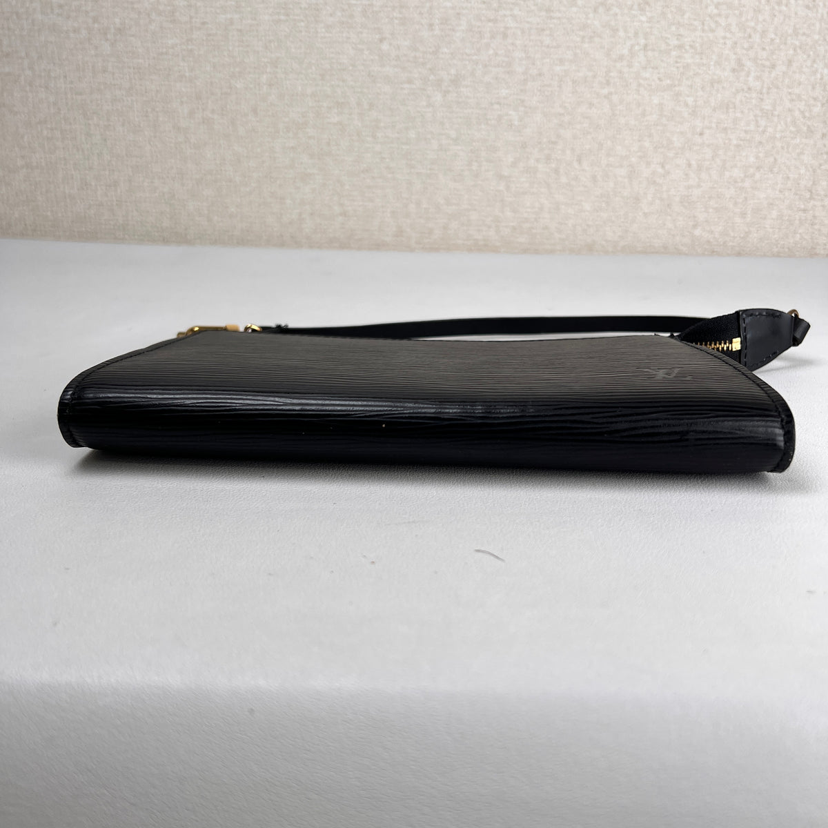 Louis Vuitton Black Handle Bags A-19042