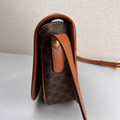 Celine Brown Shoulder Bags A-19059