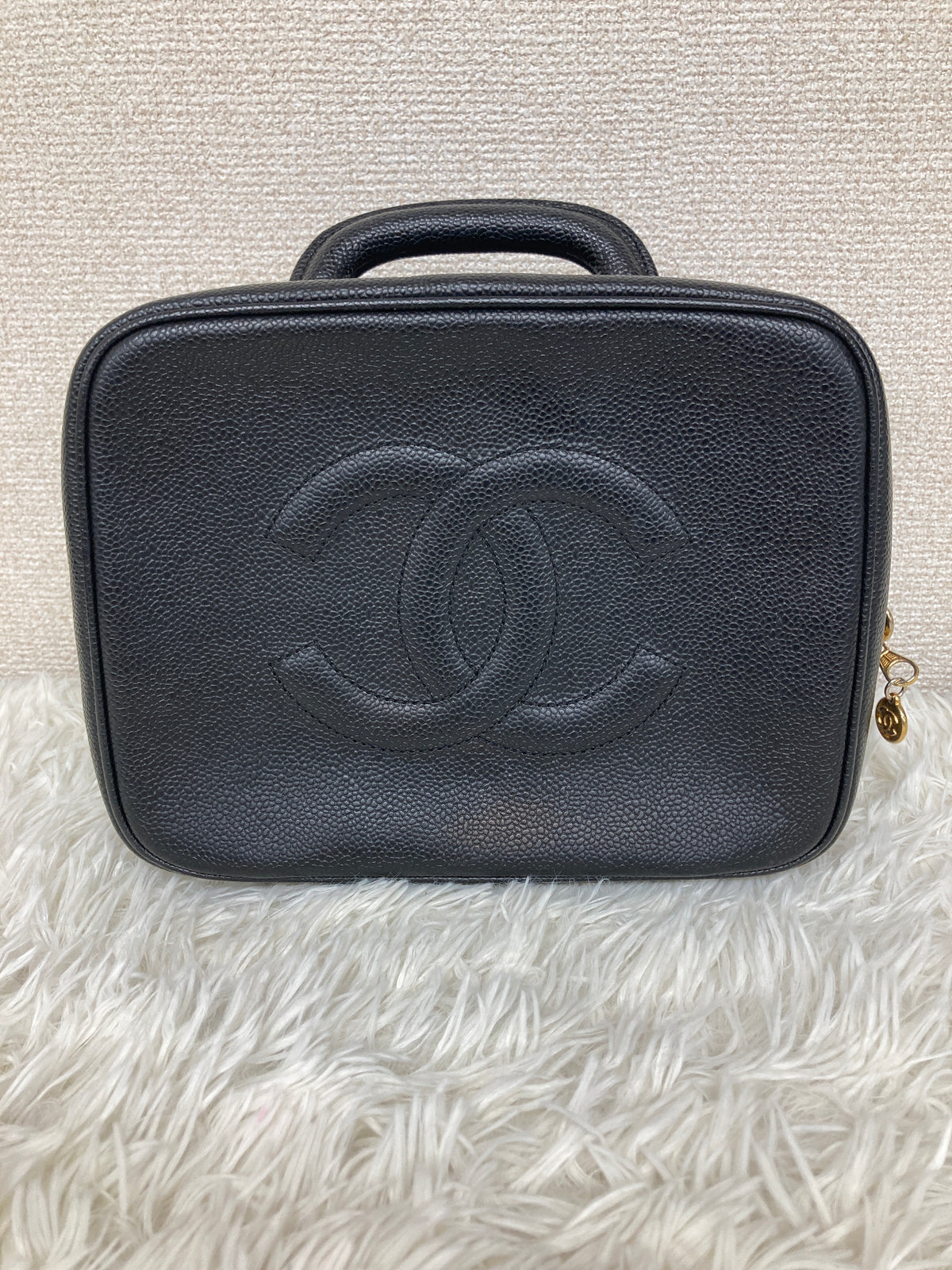 Chanel Black Shoulder Bags A-19089