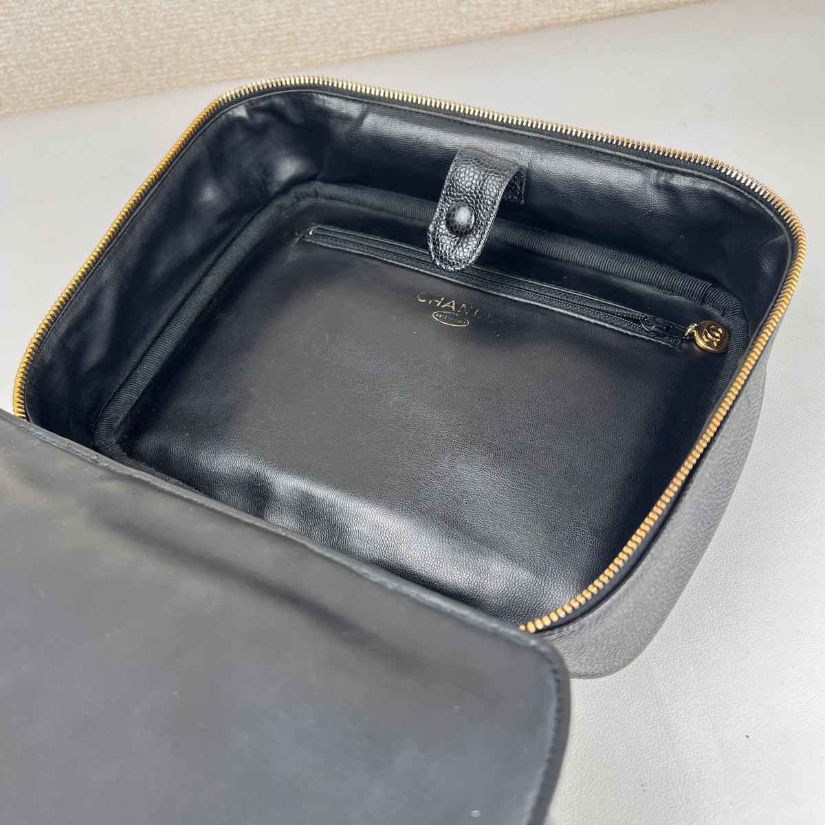 Chanel Black Shoulder Bags A-19089